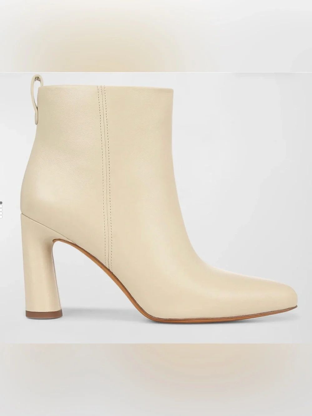 Vince Vince Hillside Leather Ankle Booties
Leather Ankle Boot in moonlight $395